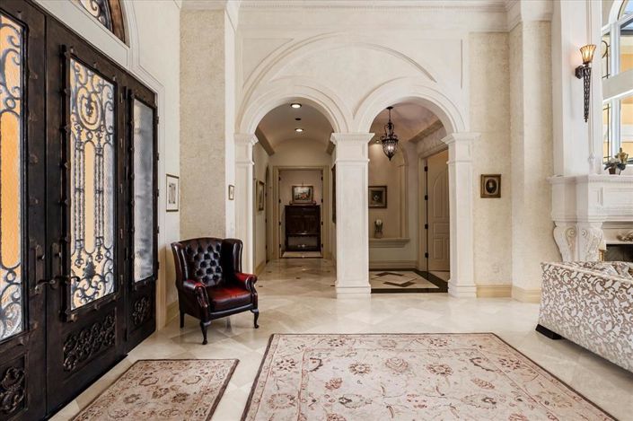 Image No.8-5 Bed House for sale