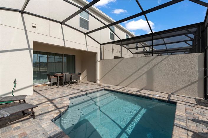 Image No.24-6 Bed Townhouse for sale