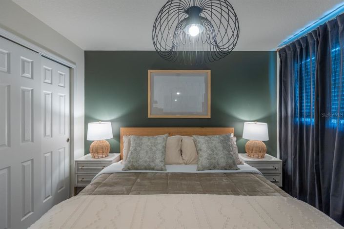 Image No.17-6 Bed House for sale