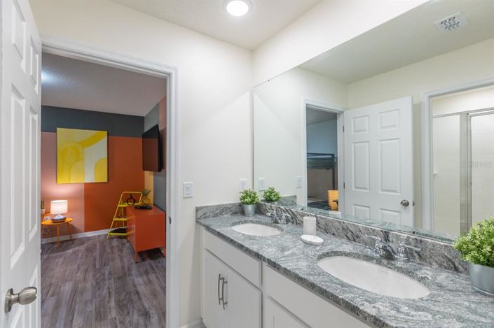 Image No.27-6 Bed House for sale