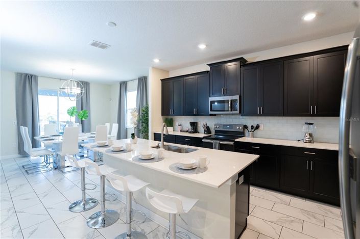 Image No.8-6 Bed House for sale