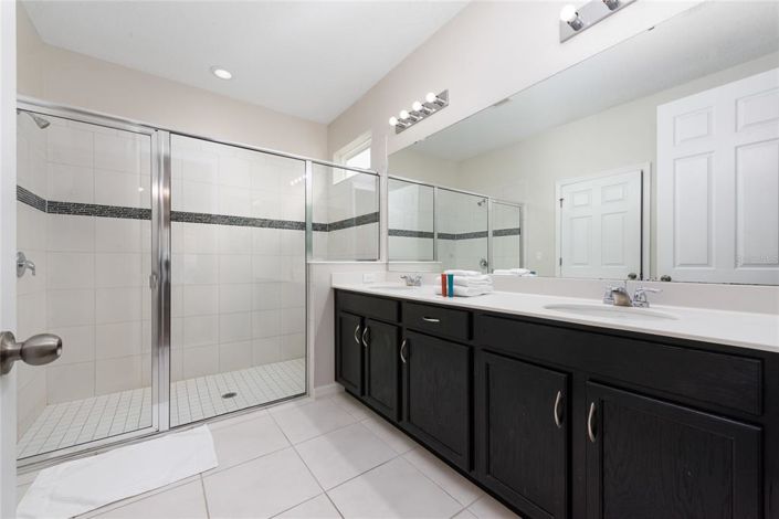 Image No.20-7 Bed House for sale