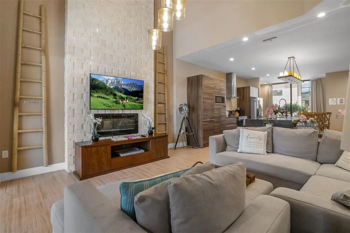 Image No.12-4 Bed Townhouse for sale