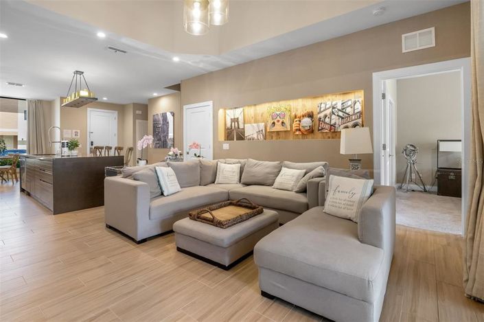 Image No.15-4 Bed Townhouse for sale