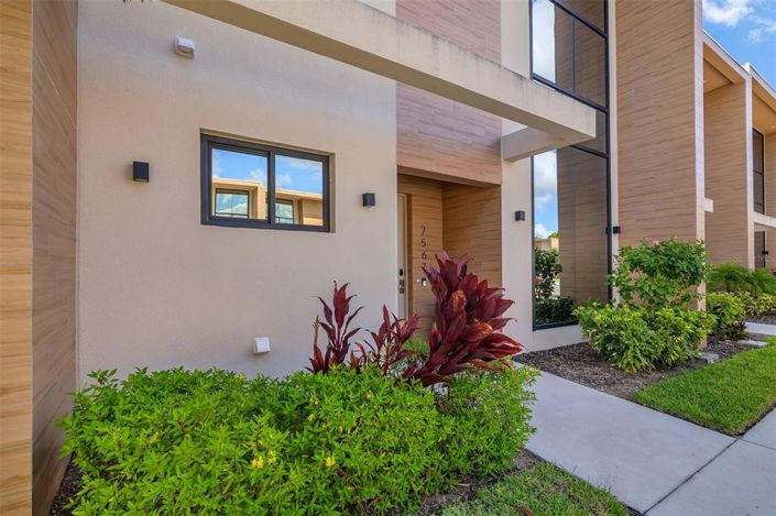 Image No.2-4 Bed Townhouse for sale