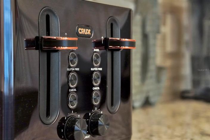 Image No.14-5 Bed Townhouse for sale