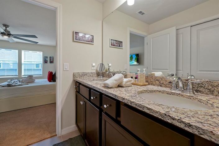 Image No.49-5 Bed Townhouse for sale