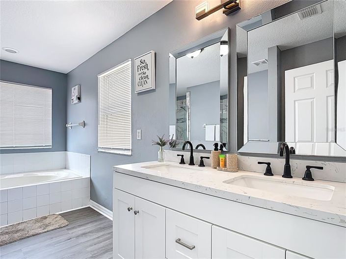 Image No.17-5 Bed Property for sale