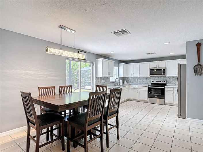 Image No.8-5 Bed Property for sale