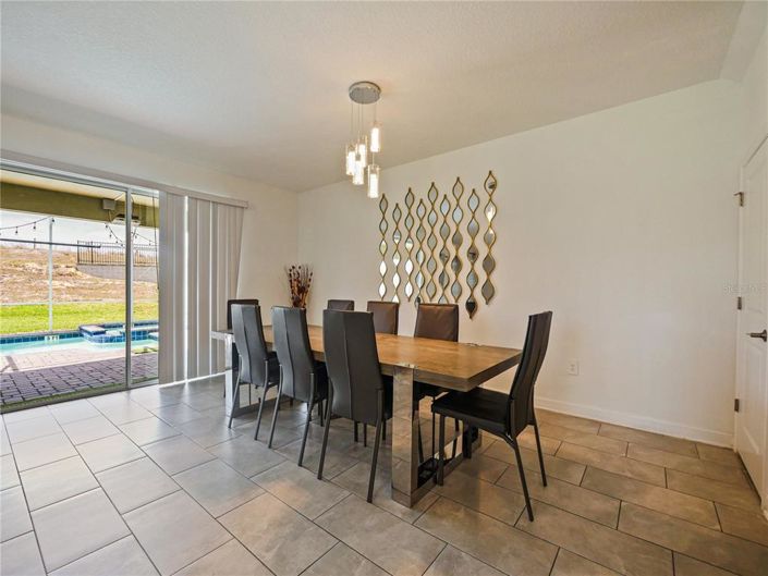 Image No.27-8 Bed House for sale