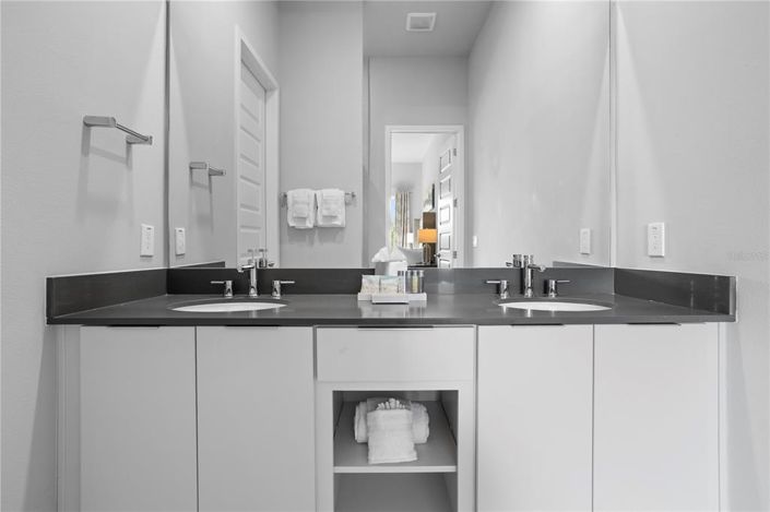 Image No.20-4 Bed Apartment for sale