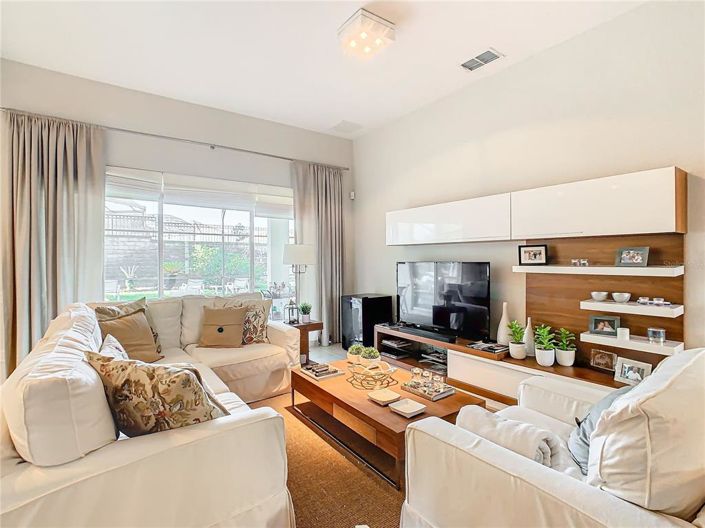 Image No.25-5 Bed House for sale