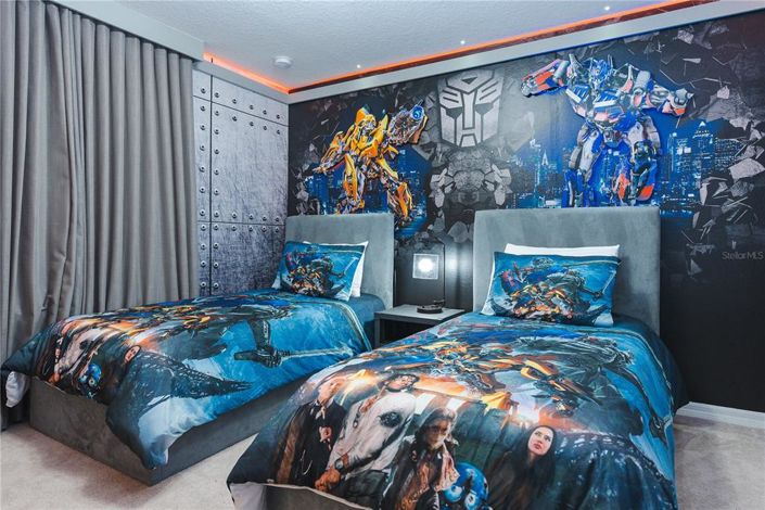 Image No.29-8 Bed Property for sale