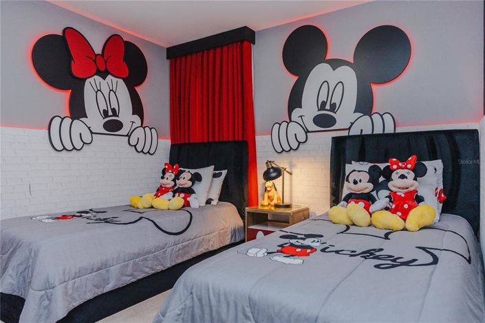 Image No.33-8 Bed Property for sale