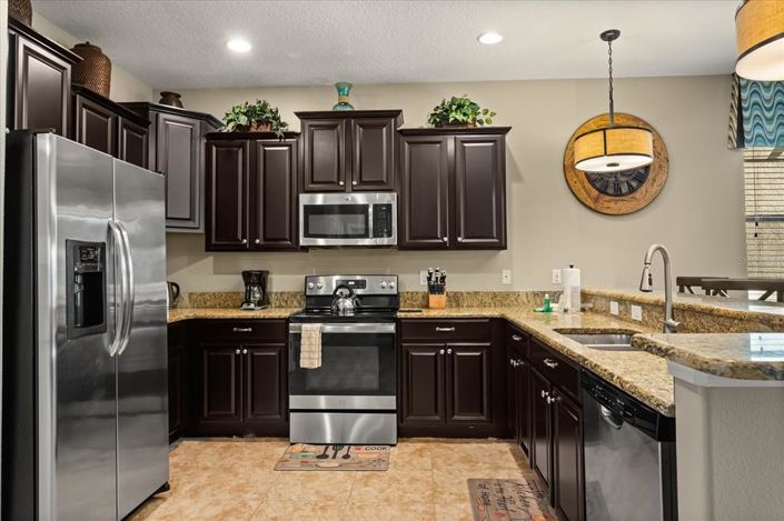 Image No.10-7 Bed Property for sale