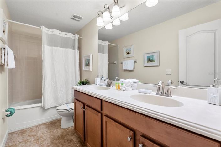 Image No.33-7 Bed Property for sale