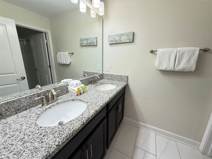 Image No.17-4 Bed Townhouse for sale