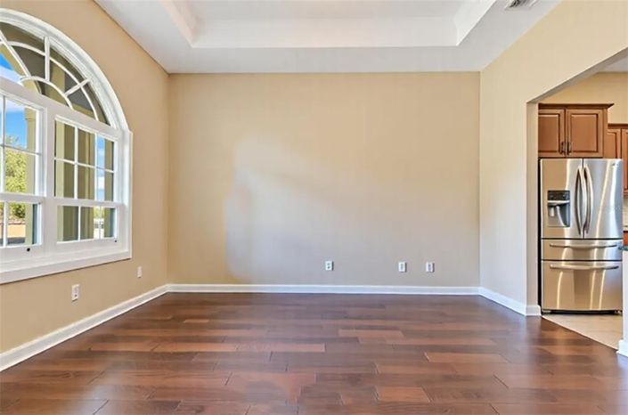 Image No.10-6 Bed House for sale