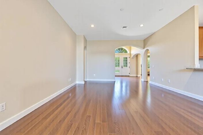 Image No.13-6 Bed House for sale