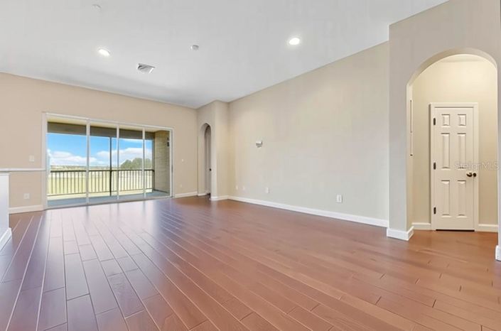 Image No.15-6 Bed House for sale