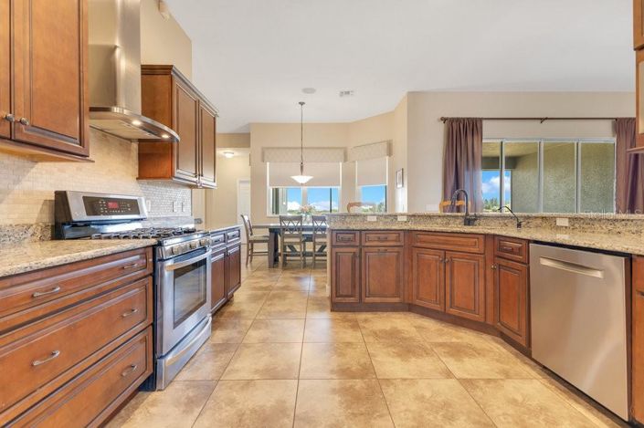 Image No.23-6 Bed House for sale