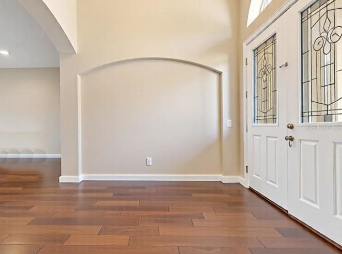 Image No.8-6 Bed House for sale