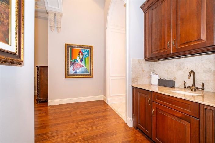 Image No.17-5 Bed House for sale