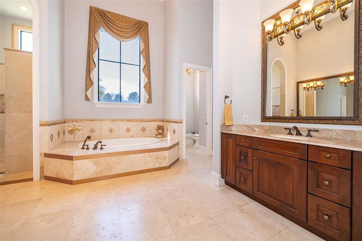 Image No.21-5 Bed House for sale