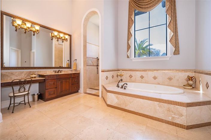 Image No.22-5 Bed House for sale