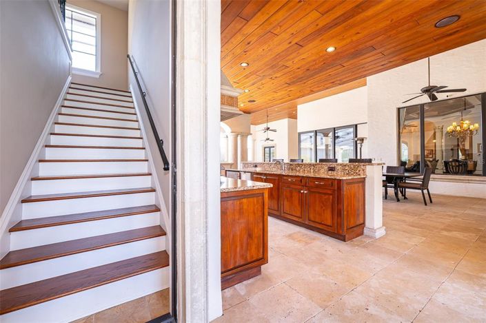 Image No.42-5 Bed House for sale