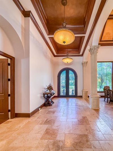 Image No.9-5 Bed House for sale