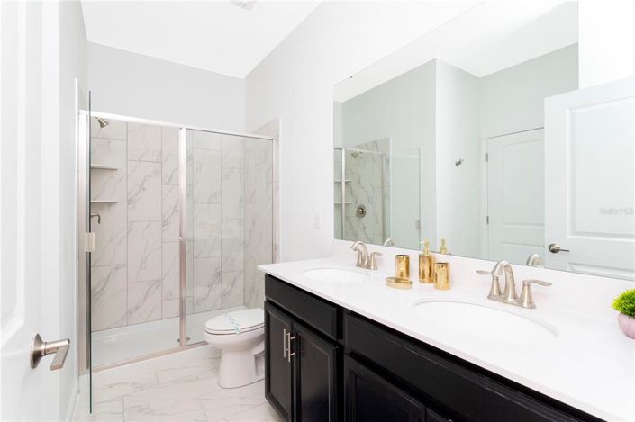 Image No.20-8 Bed Property for sale