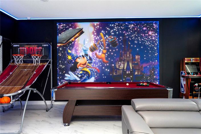 Image No.25-8 Bed Property for sale