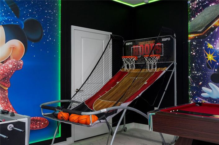 Image No.27-8 Bed Property for sale