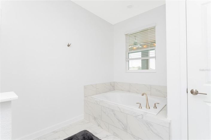 Image No.39-8 Bed Property for sale