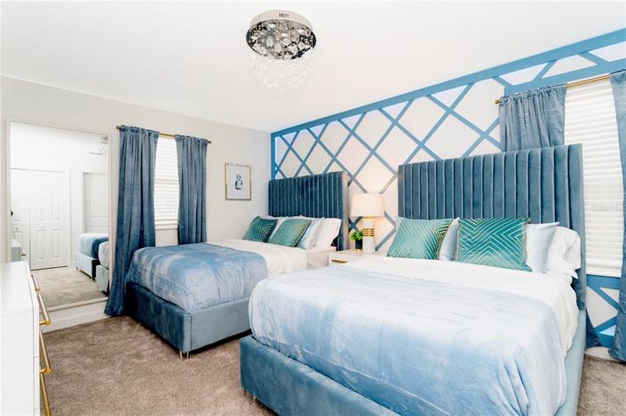 Image No.55-8 Bed Property for sale