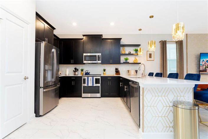 Image No.8-8 Bed Property for sale