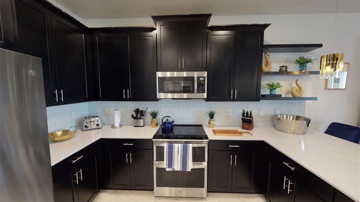 Image No.9-8 Bed Property for sale