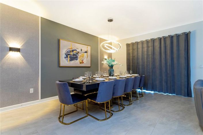 Image No.17-8 Bed Property for sale