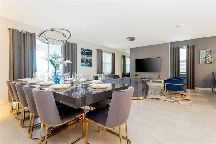 Image No.20-8 Bed Property for sale