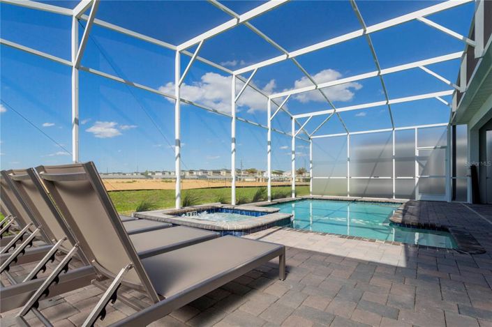 Image No.27-8 Bed Property for sale