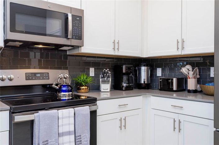 Image No.28-8 Bed Property for sale