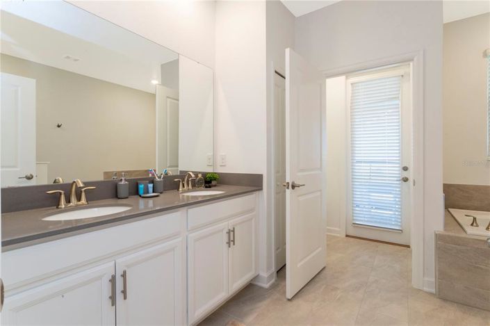 Image No.35-8 Bed Property for sale