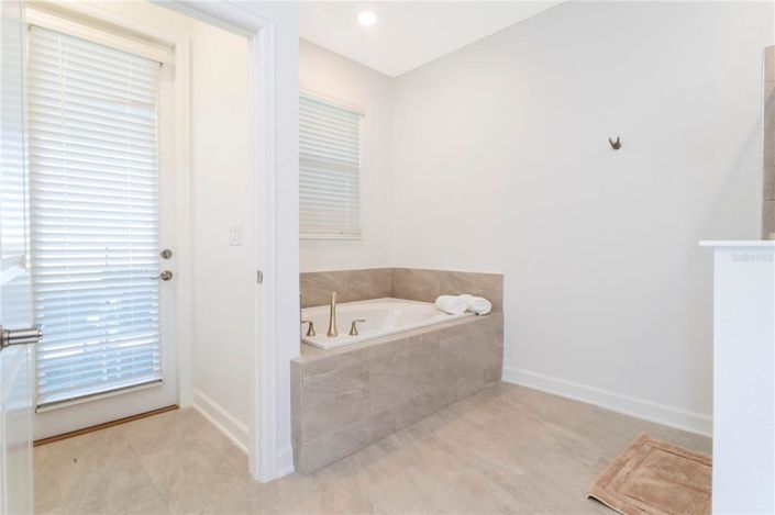 Image No.36-8 Bed House for sale