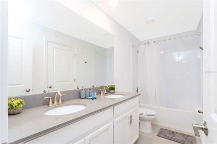 Image No.40-8 Bed House for sale