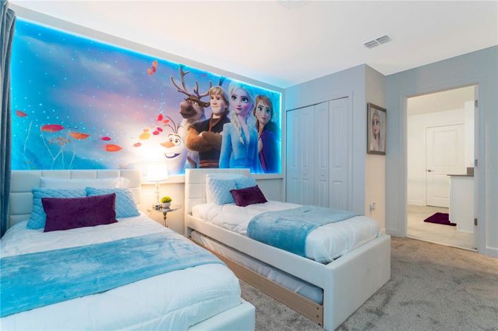 Image No.56-8 Bed Property for sale