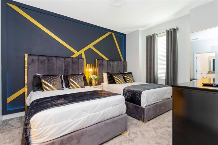 Image No.6-8 Bed Property for sale