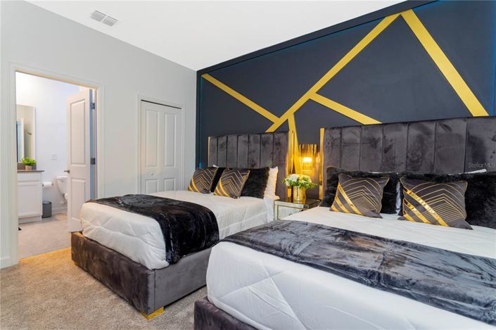 Image No.7-8 Bed Property for sale