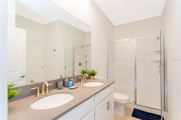 Image No.8-8 Bed Property for sale