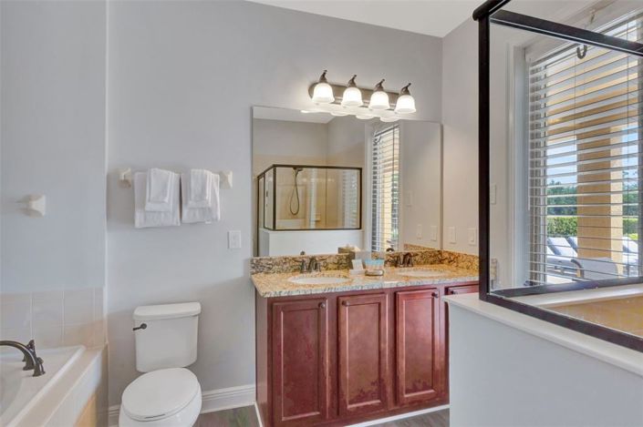 Image No.25-10 Bed House for sale